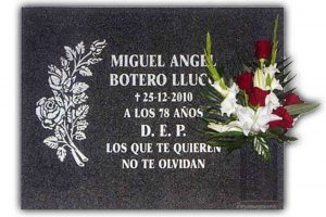Ref 001 - Ramo de Rosas LÁPIDAS ARENADAS I. Granito Negro Sudáfrica, Letra Romana, Búcaro Piedra
